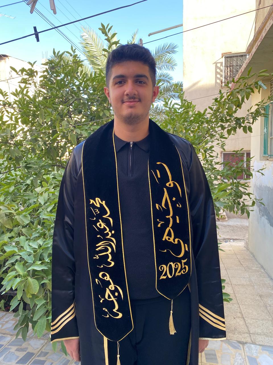 آل الهوجي يباركون للدكتور عبدالله هوجي نجاح نجله محمد في التوجيهي