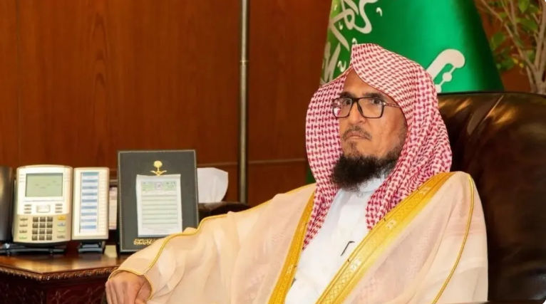 عضو بهيئة كبار العلماء بالسعودية يجيز الإبر التجميلية للمرأة