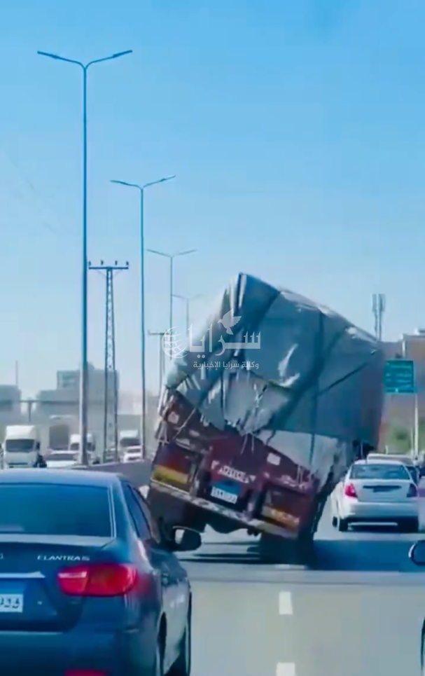 شهامة وبديهة سائق تمنع كارثة مرورية محققة على احد الطريق في مصر