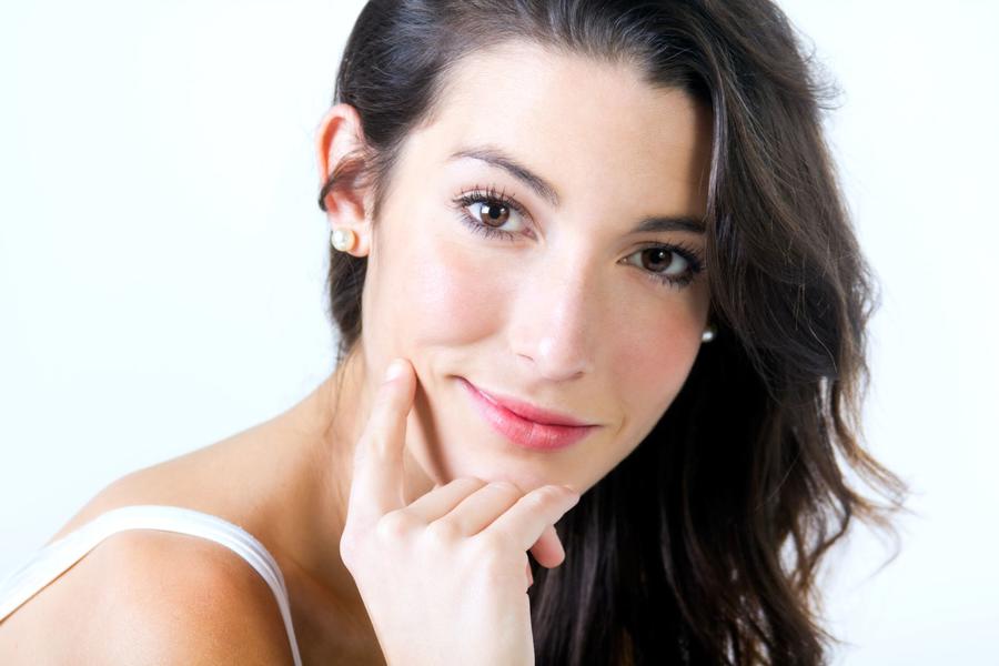 علاجات وحلول للتخلص من انتفاخ تحت العين De-Puff Eyes