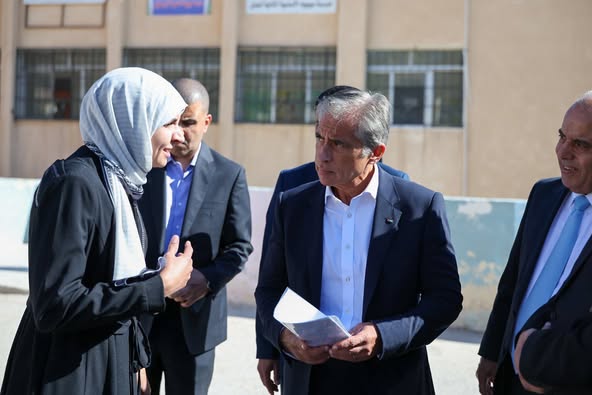  رئيس الوزراء يوجه بإنشاء مبنى جديد لمدرسة سيبويه الأساسية في الزرقاء وصيانة المبنى الحالي 