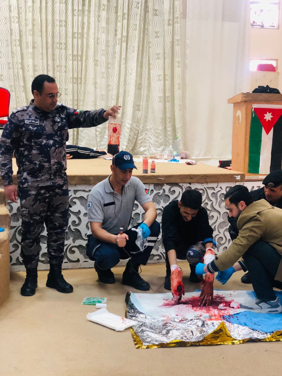 قسم التعليم العام وشؤون الطلبة ينظم دورة إسعافات أولية لمسؤولي الصحة المدرسية في مدارس مديرية البادية الجنوبية  