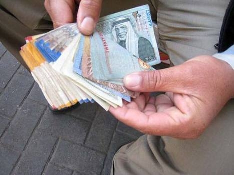 الإفتاء : إنفاق الابنة المتزوجة على والديها دون علم الزوج "جائز"