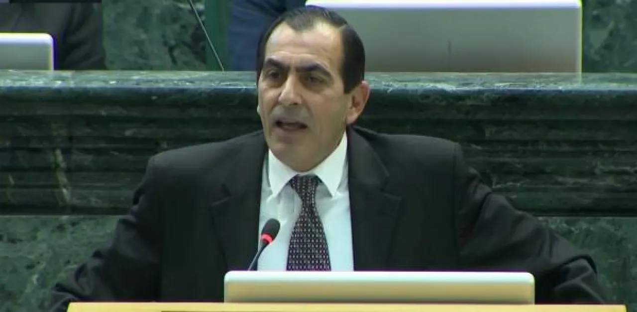 القباعي غاضبًا بعد وصفه بـ "المأفون": "كان الأجدر من زميلي النائب الدفاع عن المواطنين لا جلد النائب الذي دافع عنهم"  ..  فيديو 