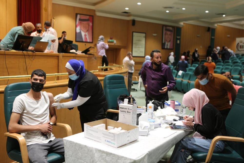 الاشغال تبدأ بحملة تطعيم موظفيها ضد فايروس كورونا