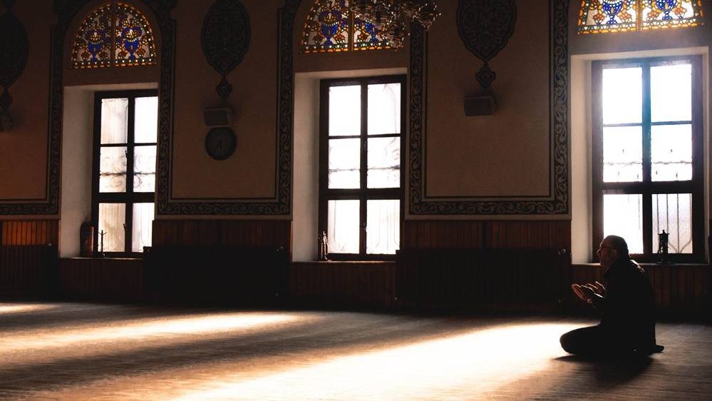 منها الاستغفار ..  تعرف على مفاتيح وأبواب الفرج في رمضان