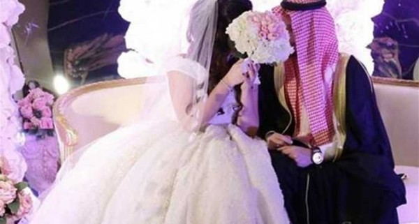عائلات تؤجل زفاف أبنائها بسبب خسوف القمر بالسعودية ..  لماذا؟