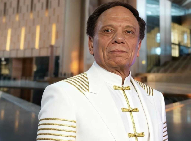 ما قصة صورة عادل إمام بالزي الفرعوني؟ 