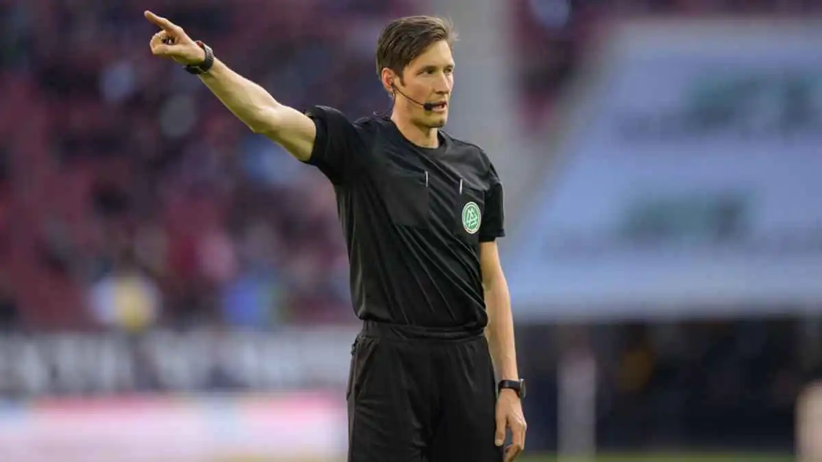 الكشف عن حكم مباراة الأهلي والزمالك في الدوري المصري 