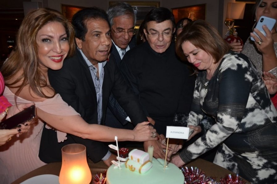 بالصور ..  سمير صبري يحتفل بعيد ميلاده ال83 وسط النجوم 