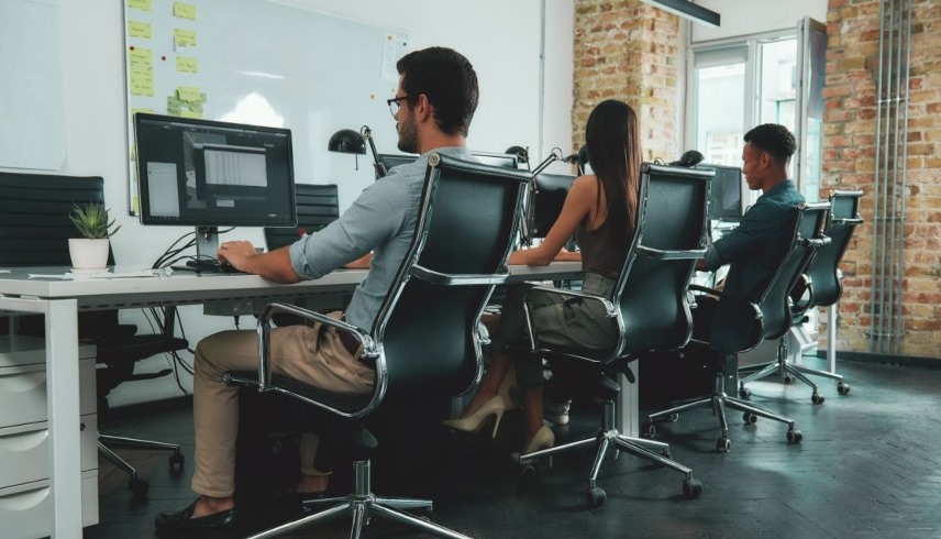 الجلوس لفترات طويلة ..  ما الذي يفعله بجهازك الهضمي؟