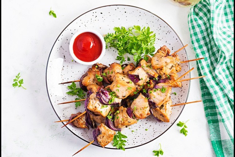 تتبيلة شيش طاووق للشوي