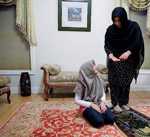 ما حكم الصلاة بملابس النوم؟