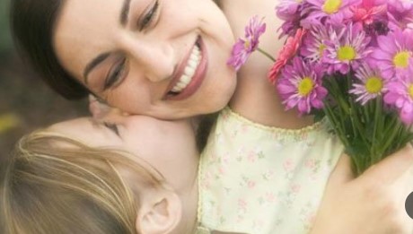 لم أستمتع بشبابي بسبب وقوفي مع أمي ..  هل ما فعلته صحيح؟