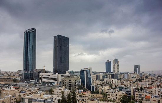 طقس بارد اليوم وكتلة قطبية واجواء باردة جداً الخميس 