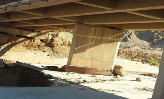 اغلاق طريق البحر الميت بالاتجاهين امام حركة الشاحنات بعد انهيار دعامات احد الجسور