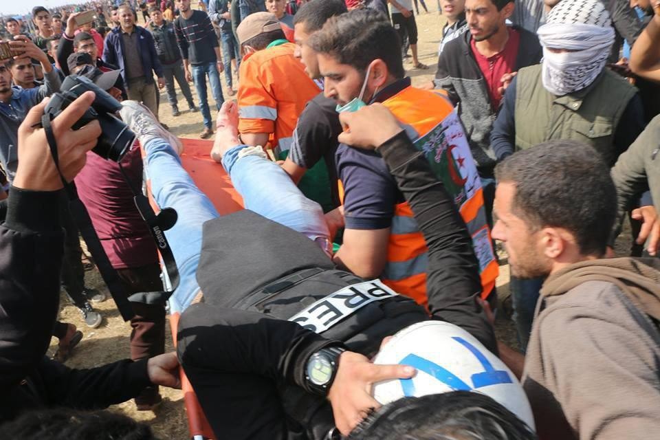 إصابة 37 فلسطينيا بالرصاص بينهم مراسل صحفي شرقي قطاع غزة