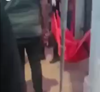 بالفيديو  ..  شاهد لحظة استخراج جثتي طفلتي جريمة الرمثا