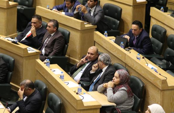 أحداث الغوطة واستثناء محافظات من الحقائب الوزارية يطغيان على جلسة "النواب"