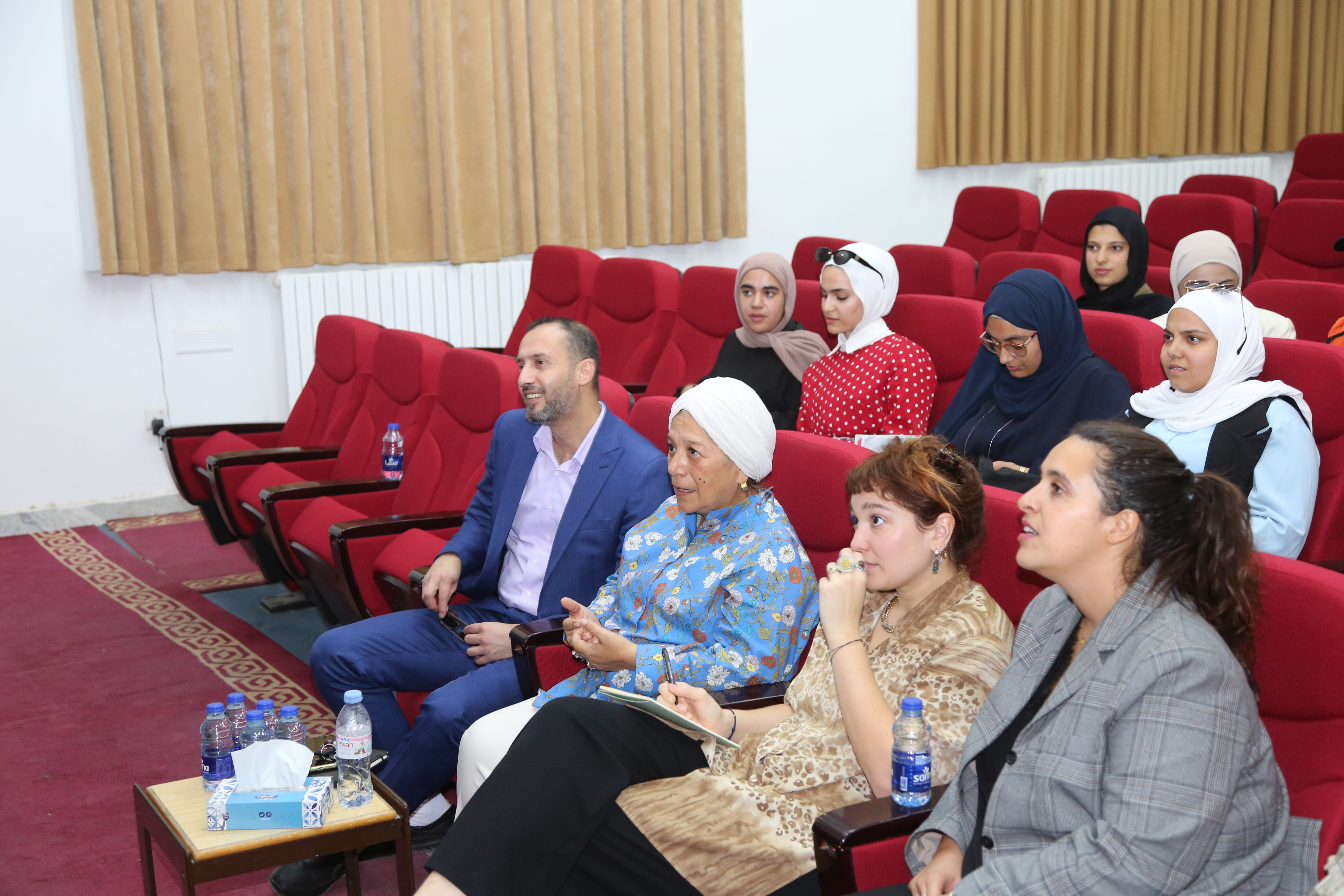 قسم اللغة الفرنسية في جامعة الزيتونة الأردنية ينظم ورشة تدريبية حول مهارات الإلقاء المسرحي بالتعاون مع السفارة الفرنسية