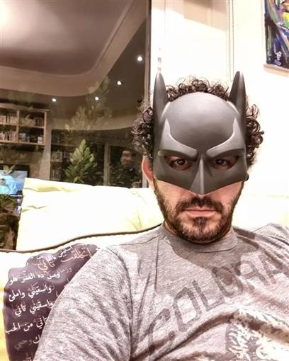أحمد حلمي يَنضَمّ لتَحَدّي "باتمان الحقيقي"