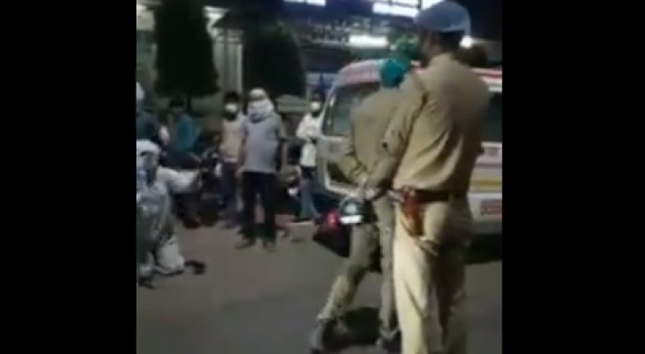 بالفيديو ..  الشرطة تسحب الأكسجين عن مريضة لحساب "شخصية هامة" في الهند 