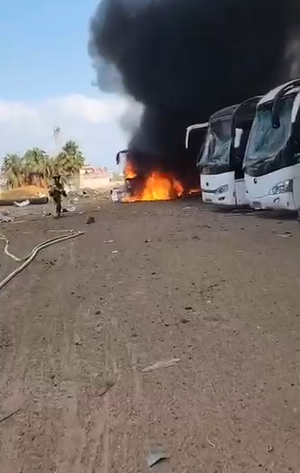 بالفيديو ..  احتراق حافلات في "تل أبيب" عقب سقوط صواريخ إيرانية 