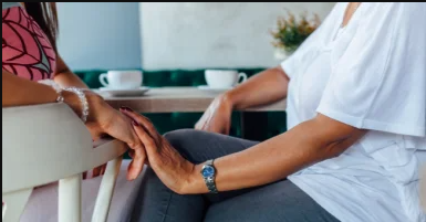 كيف أصلح علاقتي مع ابنتي التي ظلمتها وعاملتها بقسوة