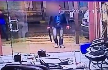 القبض على صاحب اسبقيات طلب من عمال مطعم دفع آتاوات تحت تهديد السلاح في البلقاء