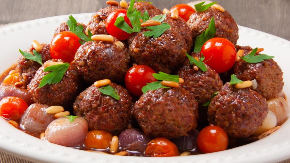 طريقة عمل كرات اللحم بدبس الرمان
