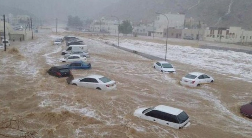 سلطنة عمان: مصرع 12 شخصًا جراء انجراف مركباتهم إثر الأمطار الغزيرة