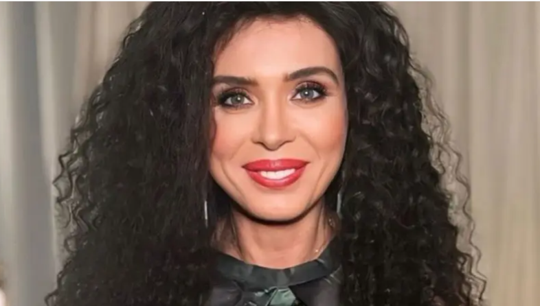 "أوافق لابني" ..  دينا تثير الجدل بتصريح عن المساكنة