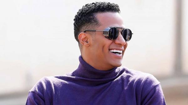 شاب مصري يمنح محمد رمضان 10 بطاقات مشتريات لتجاوز أزمته