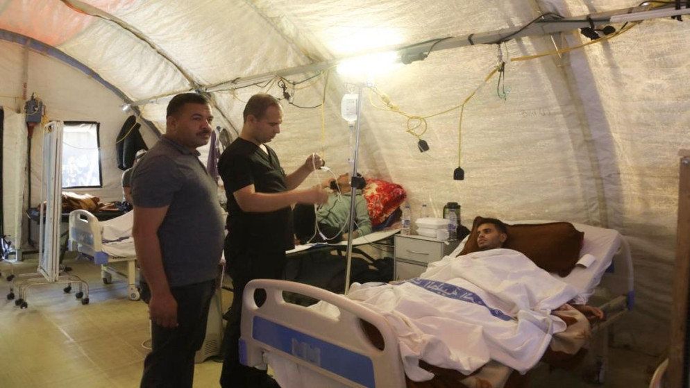 طواقم المستشفى الميداني الأردني جنوب غزة/6 تبدأ باستقبال المراجعين