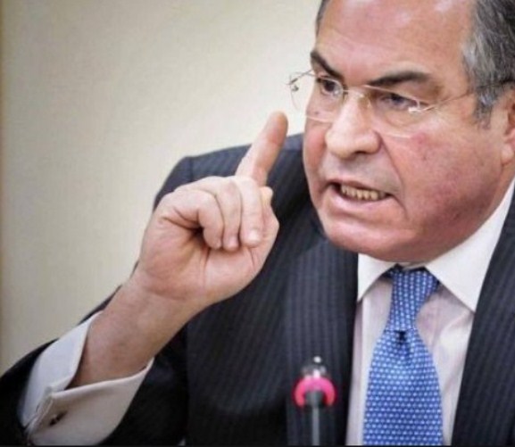 خبراء قانونيون لسرايا : قرار الملقي بإقتطاع (10%) من رواتب الموظفين "غير دستوري " و لا قانون له