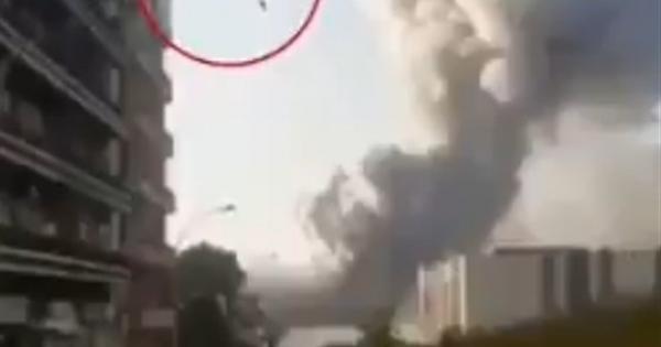 الكشف عن حقيقة الصاروخ الذي شوهد في مقطع فيديو منتشر على وسائل التواصل قبل لحظات من انفجار "مرفأ بيروت"