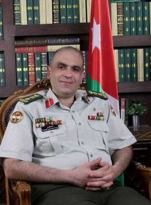 الدكتور غيث البركات يهنئ العقيد الطبيب يزن قواسمة