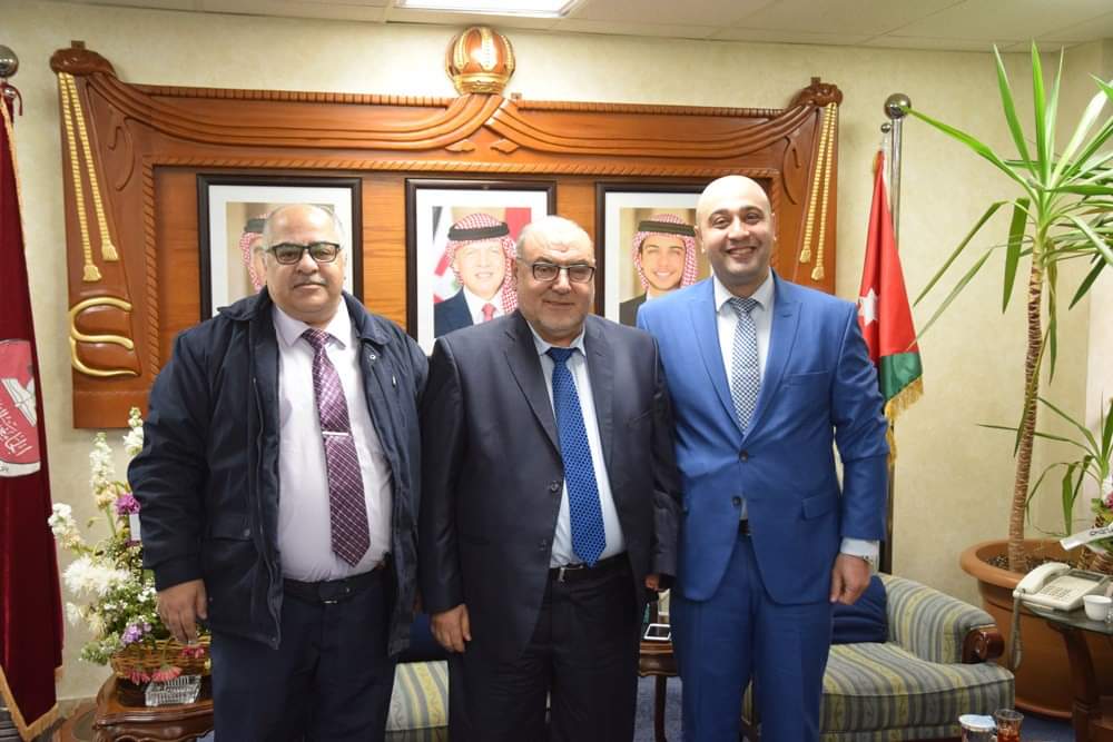 الدكتور الزبون يتلقي باعضاء هيئة التدريس الذين ترقوا مؤخرًا ويؤكد على تسريع إجراءات الترقيات