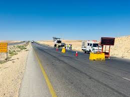 مواطنون يشتكون توقف أعمال صيانة طريق رأس النقب–البتراء و"الأشغال" توضح