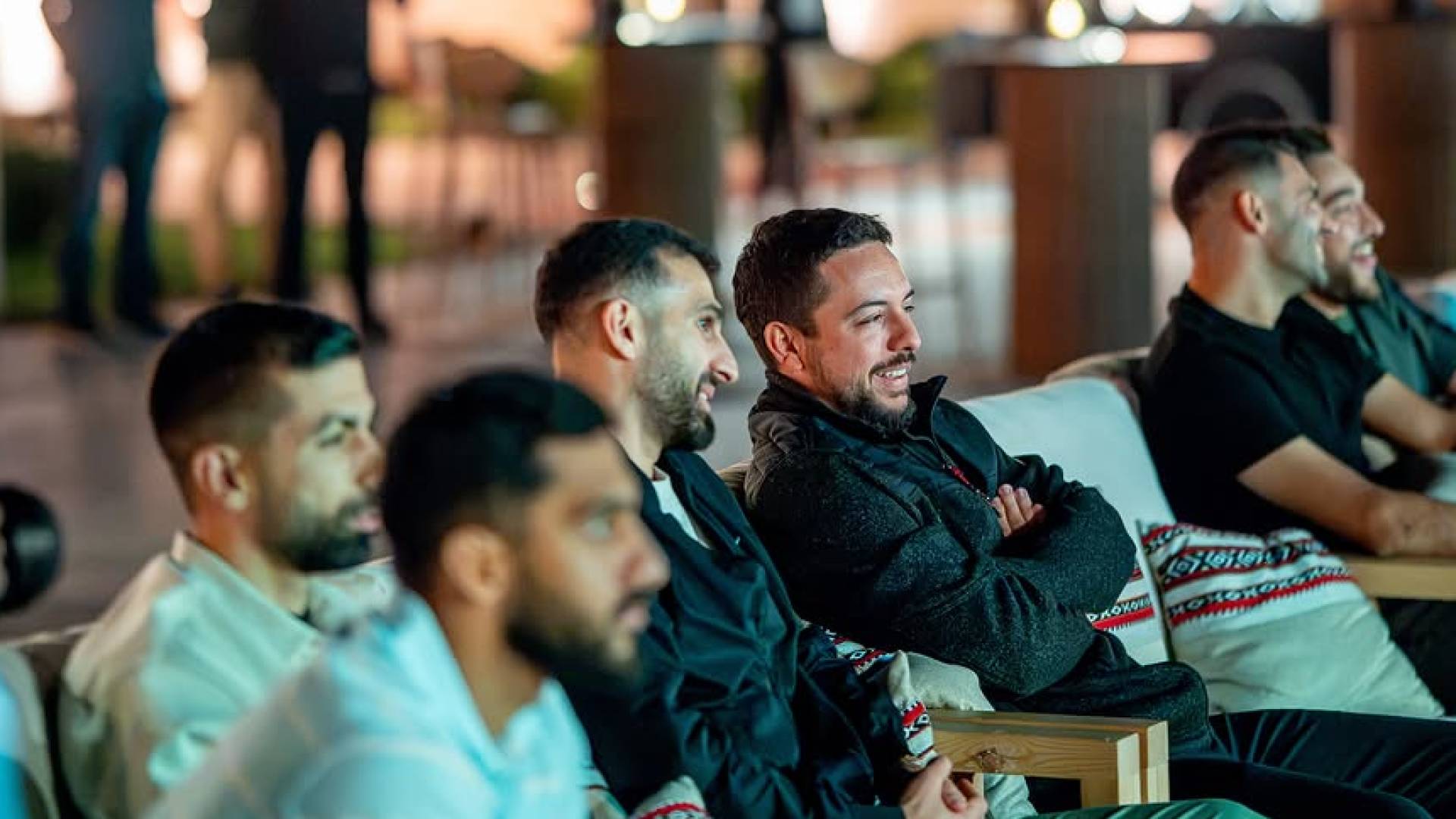 ولي العهد يتابع مباراة نصف نهائي المونديال برفقة نجوم المنتخب الوطني