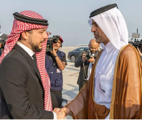 ولي العهد يصل الدوحة لتقديم العزاء