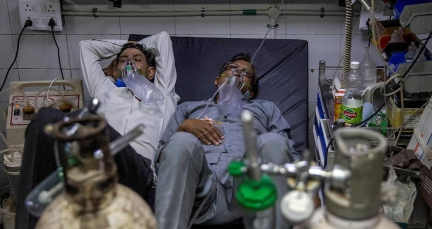 مستشفيات الهند تستغيث لإمدادها بالأكسجين لعلاج مصابي كورونا بعد انتشاره بـ"سرعة الصاروخ"