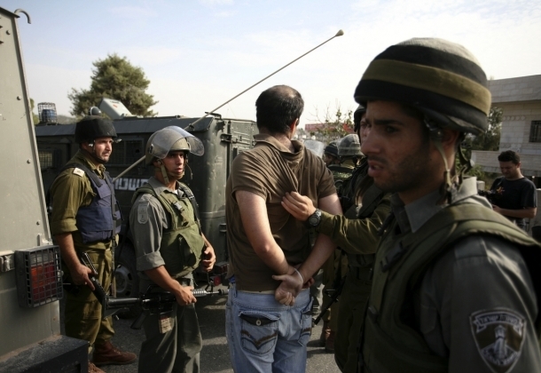اعتقال 10 فلسطينيين قلقيلية  ..  اسماء