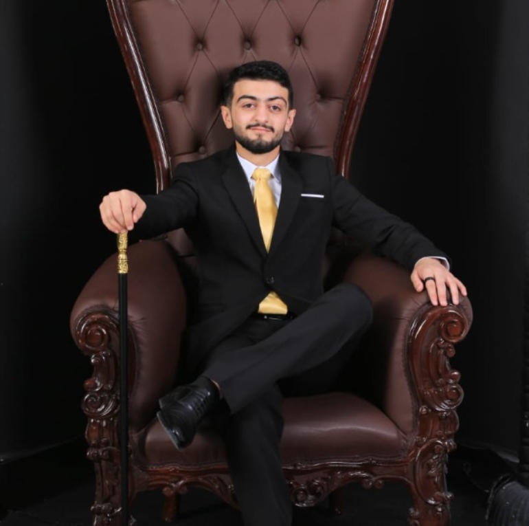 خالد غسان قطيشات ..  قصة كفاح تتوج بالتفوق بعد مأساة فقد فيها والديه وشقيقته