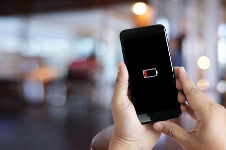 شكاوى من تطبيق شهير يستنزف بطارية هواتف آيفون