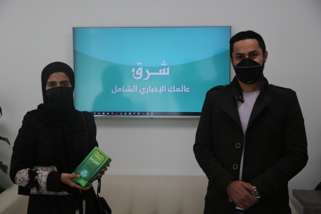 "سحر وجدي الزعبي" الفائزة بالجائزة الثانية لمسابقة تطبيق شرق وربحت هاتف infinix smart 5