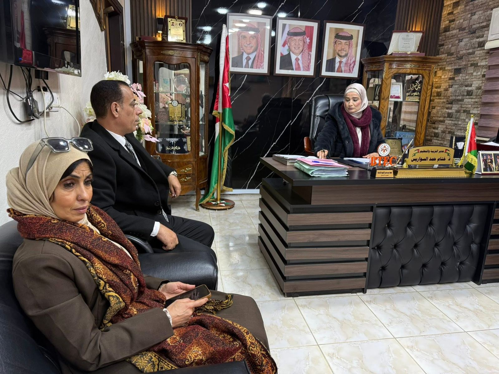 السواريس تترأس اجتماع لجنة لمدرستي أنتمي وتؤكد الميدان الفيصل