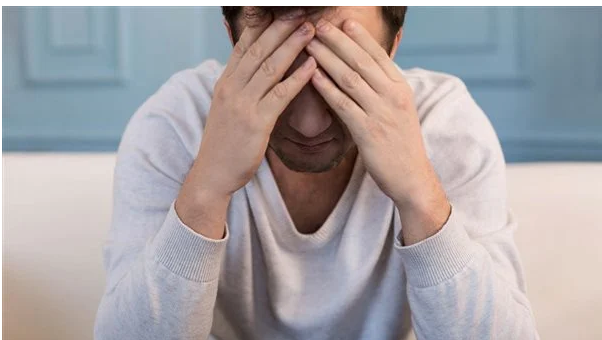 تصيب العين والأعصاب  ..  اكتشف أسباب متلازمة سجوجرن