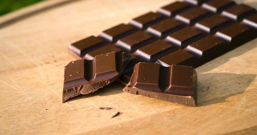 منها الشوكولاته مع الشاي ..  3 ثنائيات غذائية بسيطة تحمي قلبك