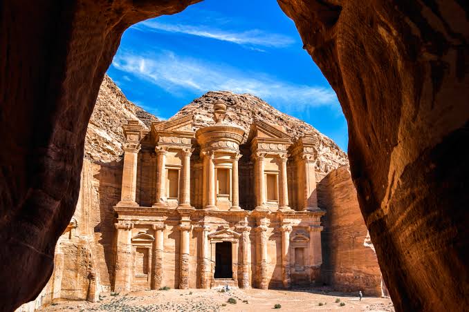  فعاليات سياحية وتجارية تحجم عن اجتماع وزير السياحة ..  وتبرق رسالة استياء لرئاسة الوزراء